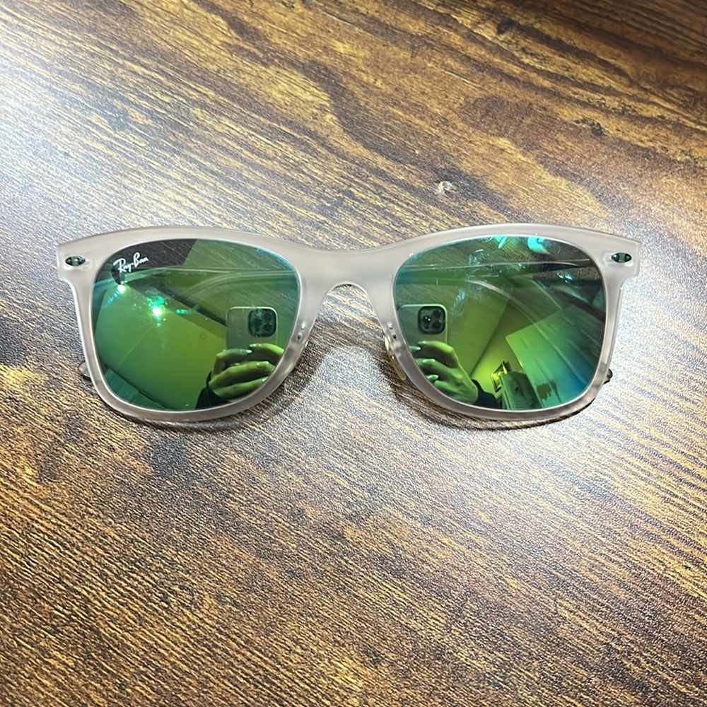RAYBANS